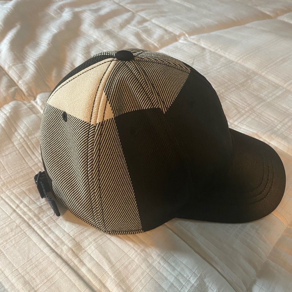 Lululemon black and white plaid hat